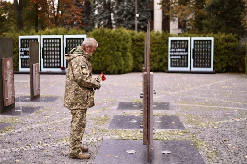 ❤️?У Дніпрі вшанували полеглих захисників та захисниць України на честь свята