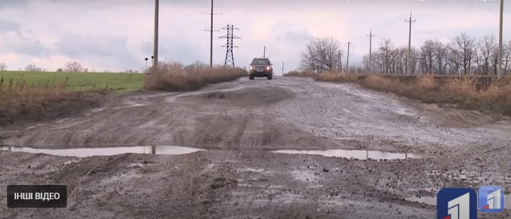 Дорога смерті: через погану дорогу швидкі не встигають довозити пацієнтів до лікарні