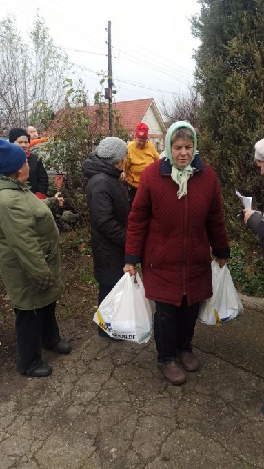 Гуманітарну допомогу отримали літні люди, які опинилися в складних життєвих обставинах без допомоги та уваги рідних.