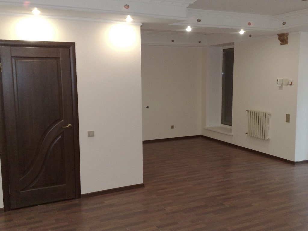 Магазина на углу Паторжинского и Жуковского Днепр