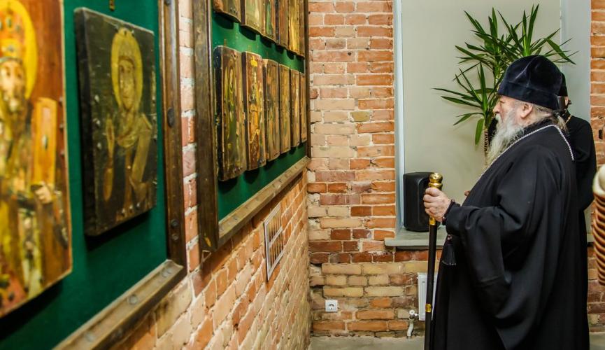 В Днепре открылась выставка иконописи