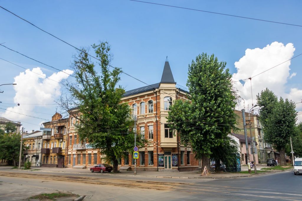 Здание инкогнито: где в Днепре находится дом человека, которого нет