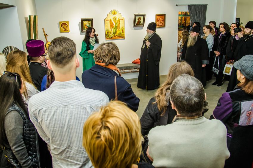 В Днепре открылась выставка иконописи