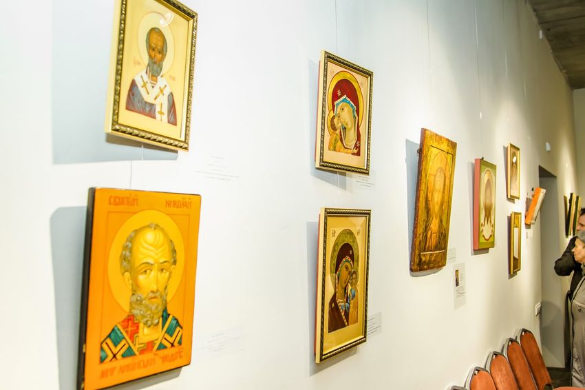 В Днепре открылась выставка иконописи