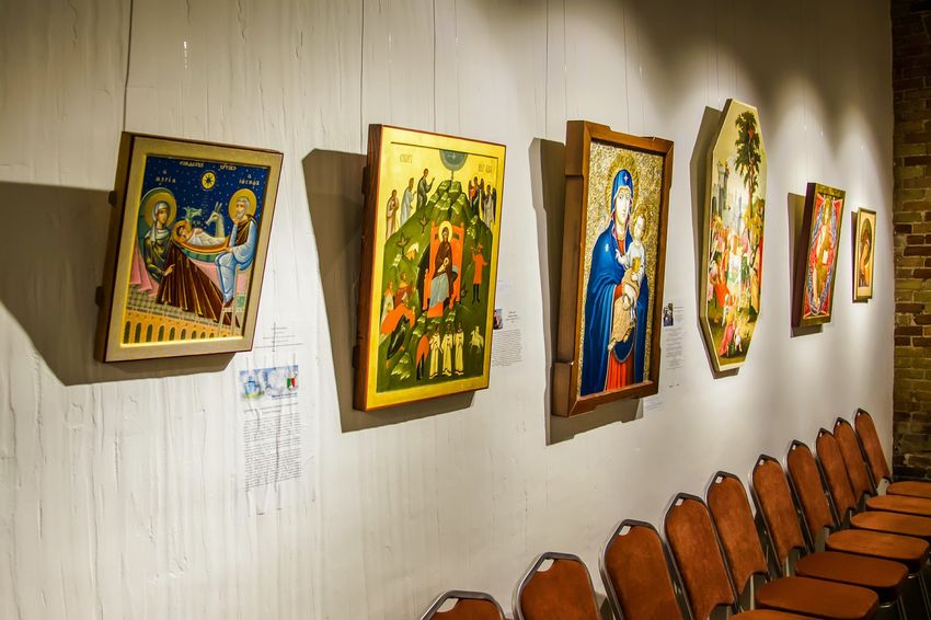 В Днепре открылась выставка иконописи