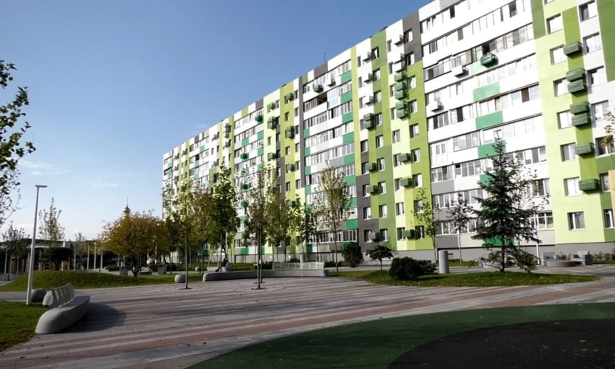 ??‍♀️Два тижні після відкриття і вже вимагає ремонту. Сквер на Слобожанському відкрили 11 вересня, на День міста?