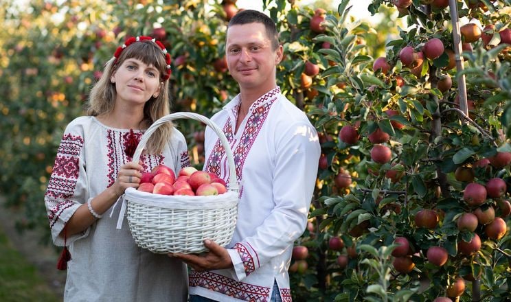 ?‍?Садівники Дніпропетровщини вирощують яблука з написами