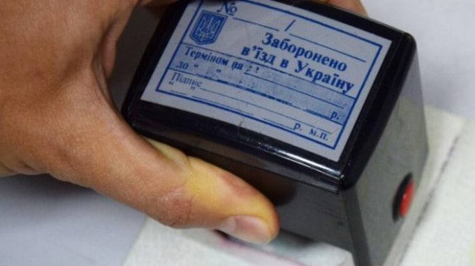 Заборона в’їзду росіянам до України: думки експертів розділилися, чи виправданим буде це рішення