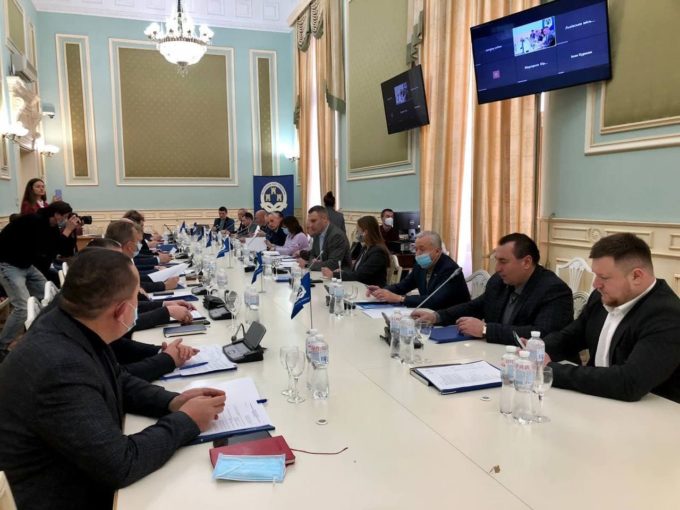 Розпочалося засідання правління Асоціації міст України. 