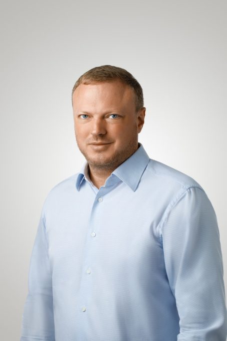 Від "Слуги" пішов перший номер