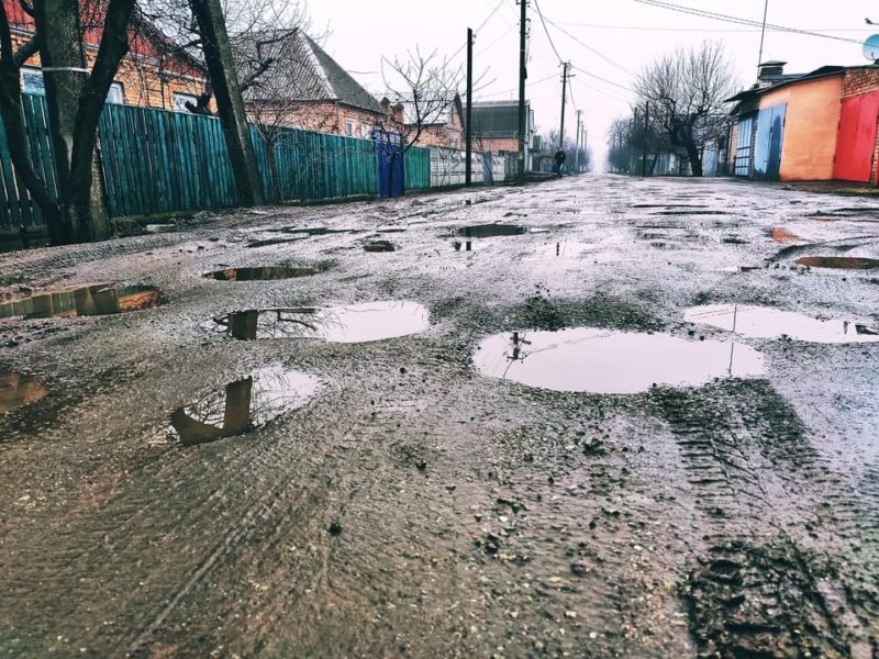 Замість асфальту багнюка 