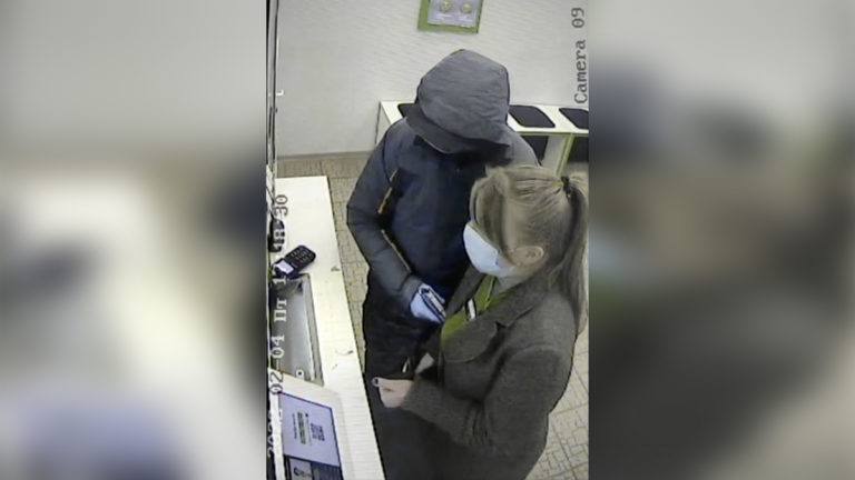 Збройне пограбування "Приватбанку": поліція розшукує злочинця