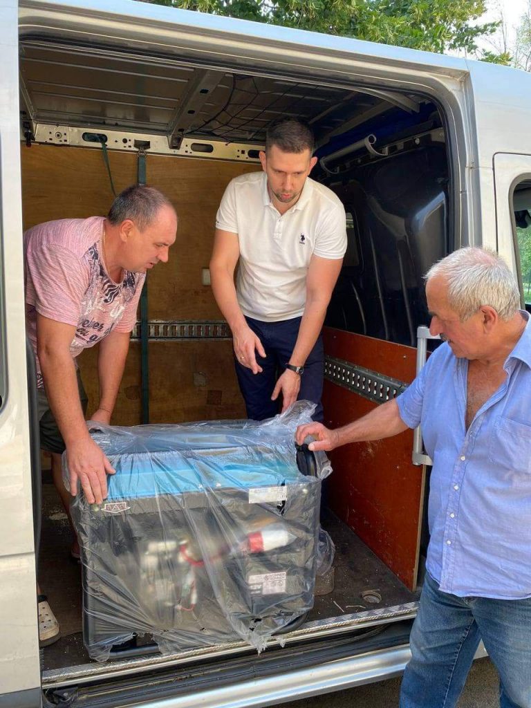 До Дня медичного працівника,  волонтери БО "Благодійний фонд "Крила Братерства" відвідали Центр Первинної медико-санітарної допомоги  Сурсько-Литовської громади Дніпровського району. 
