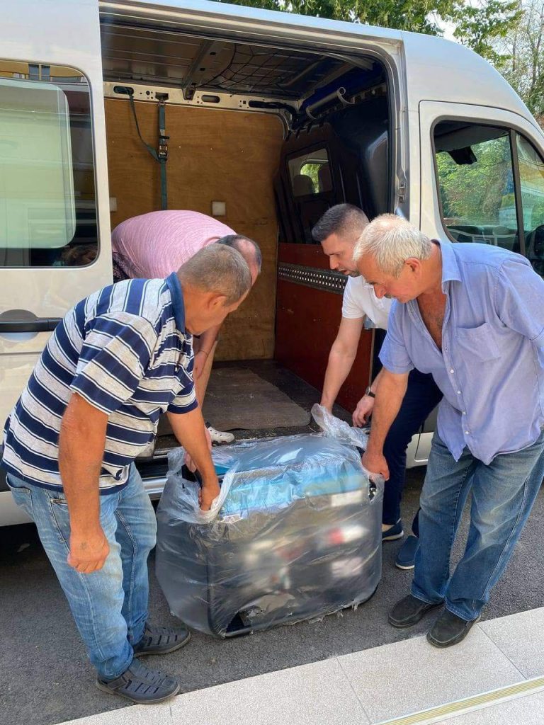 До Дня медичного працівника,  волонтери БО "Благодійний фонд "Крила Братерства" відвідали Центр Первинної медико-санітарної допомоги  Сурсько-Литовської громади Дніпровського району. 