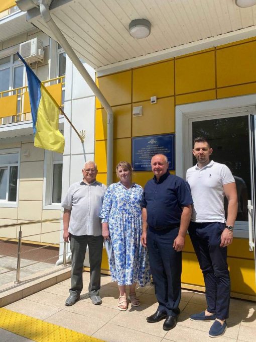 До Дня медичного працівника,  волонтери БО "Благодійний фонд "Крила Братерства" відвідали Центр Первинної медико-санітарної допомоги  Сурсько-Литовської громади Дніпровського району. 