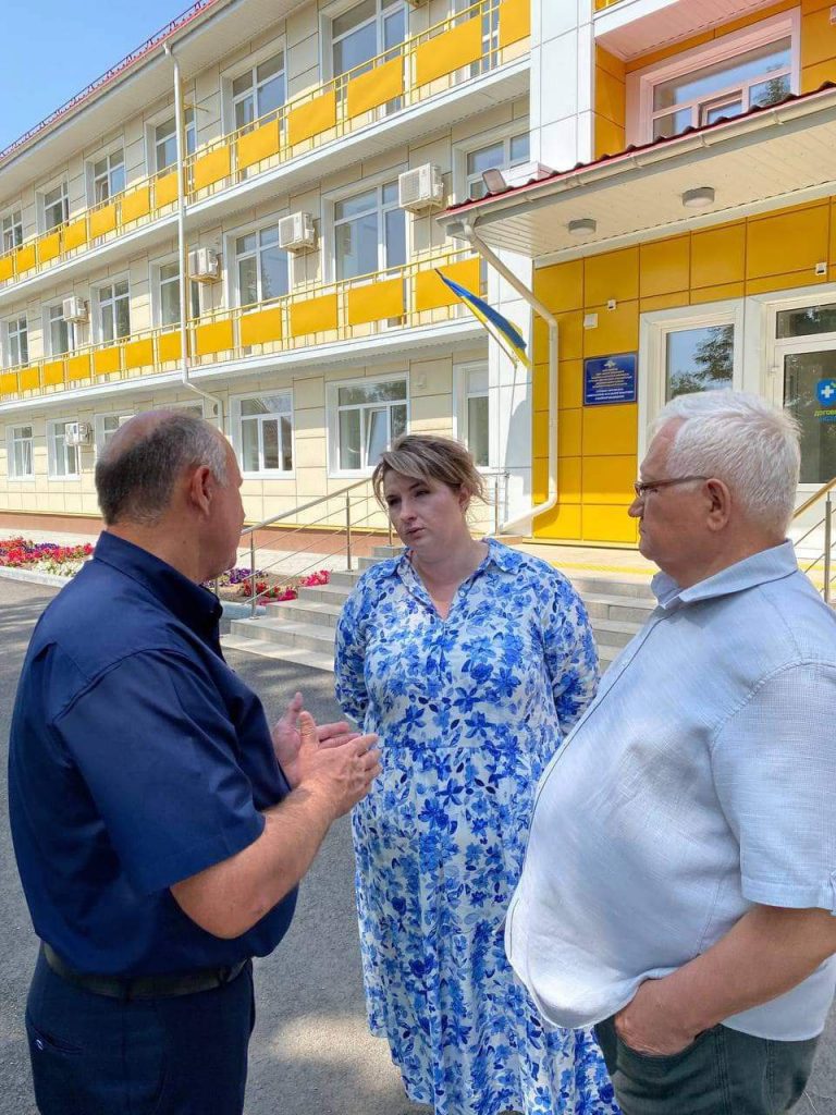 До Дня медичного працівника,  волонтери БО "Благодійний фонд "Крила Братерства" відвідали Центр Первинної медико-санітарної допомоги  Сурсько-Литовської громади Дніпровського району. 