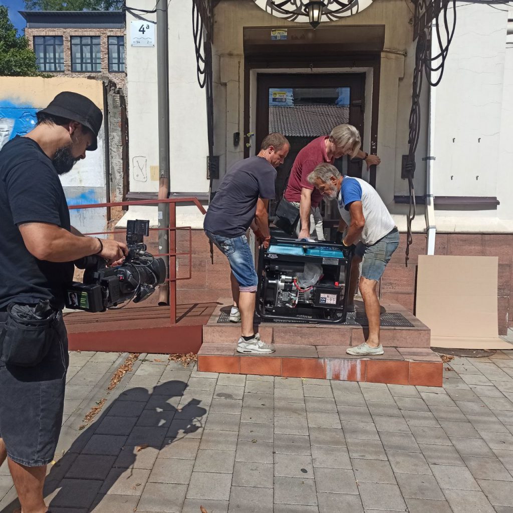 Благодійний фонд "Крила братерства"за допомоги  німецького фонду Ukraine Donation e.V., разом із Фонд Олександра Вілкула «Українська перспектива»,  передали  допомогу до найбільшогг дошкільного навчального закладу  №3 "Малятко" у  П’ятихатках. 