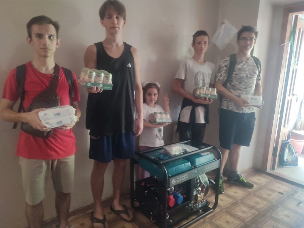 Чергова партія допомоги поїхала до дитячих закладів міста Покров: "ЛІЦЕЙ N°9" та "Малому груповому будинку "НАДІЯ".