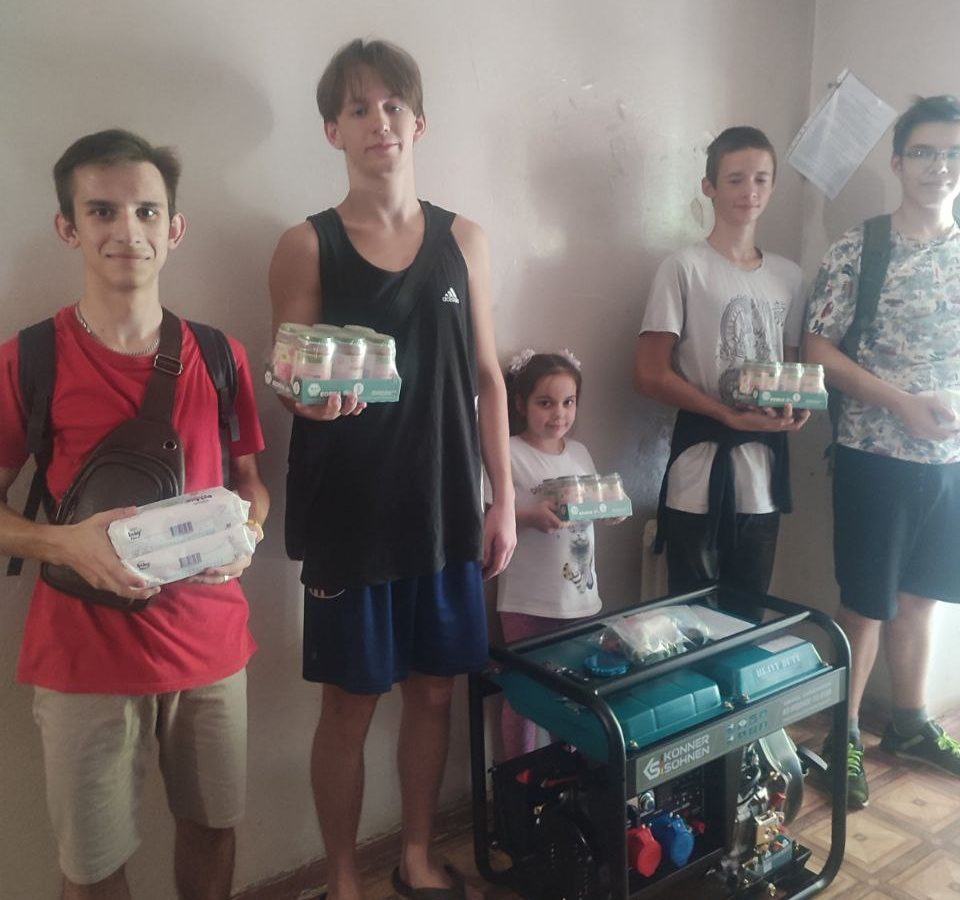 Чергова партія допомоги поїхала до дитячих закладів міста Покров: "ЛІЦЕЙ N°9" та "Малому груповому будинку "НАДІЯ".