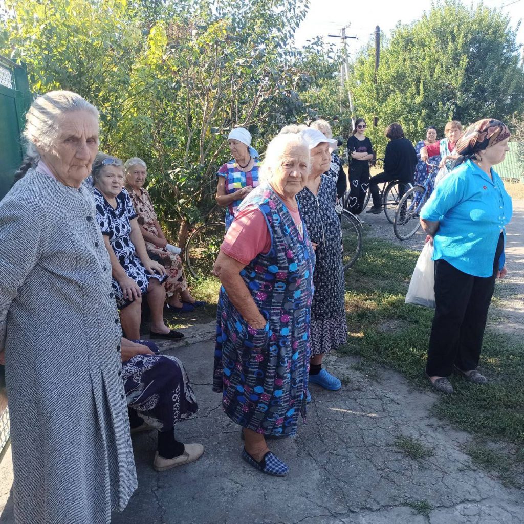 Надважливо, надавати  допомогу  тим, хто її потребує нагально.