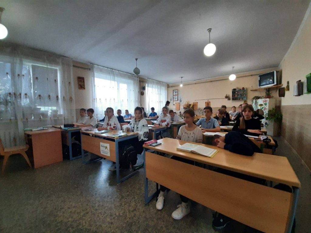 Наша мета - забезпечити щасливе дитинство, бо щасливі діти - це обіцянка майбутнього!