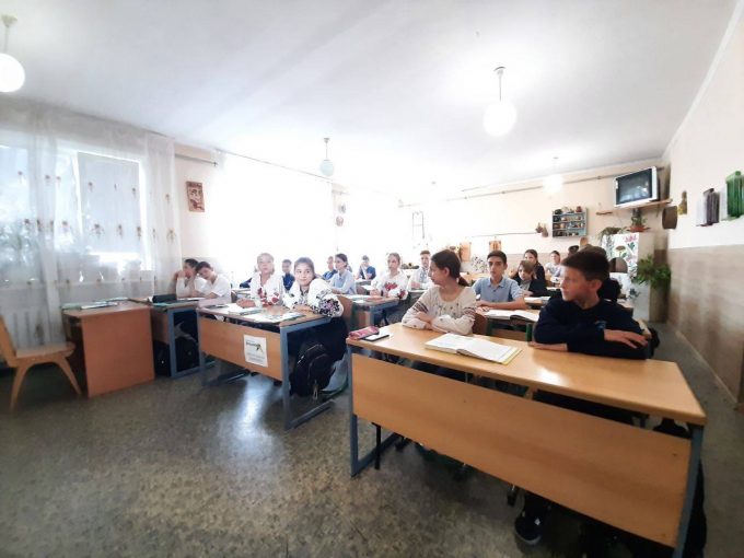 Наша мета - забезпечити щасливе дитинство, бо щасливі діти - це обіцянка майбутнього!