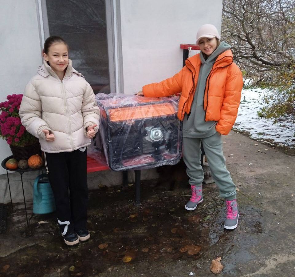 Поки хлопці захищають нашу країну, тут, у тилу, їх сім`ям доводиться важко, особливо  у зимовий час.
