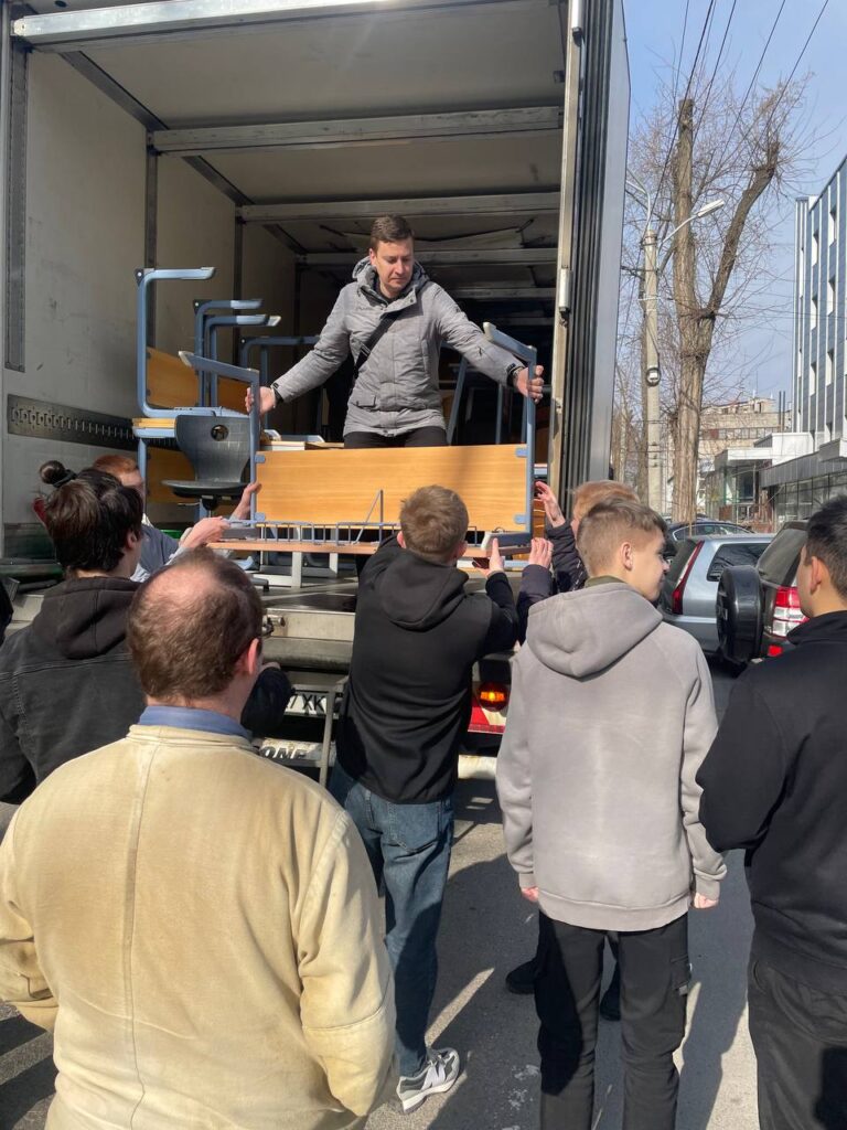 Щиро вдячні Aventinus-Gymnasium та Ukraine Donation e.V. за можливість доставити меблі в школу №79  у м. Дніпро! 